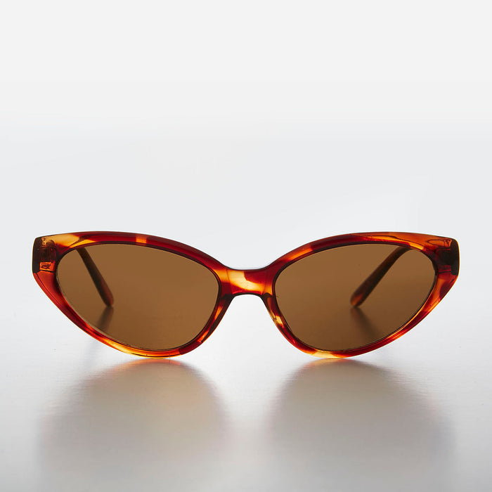 SUNGLASS MUSEUM Shallow Lens Extreme Cat Eye Sunglass - Alexa