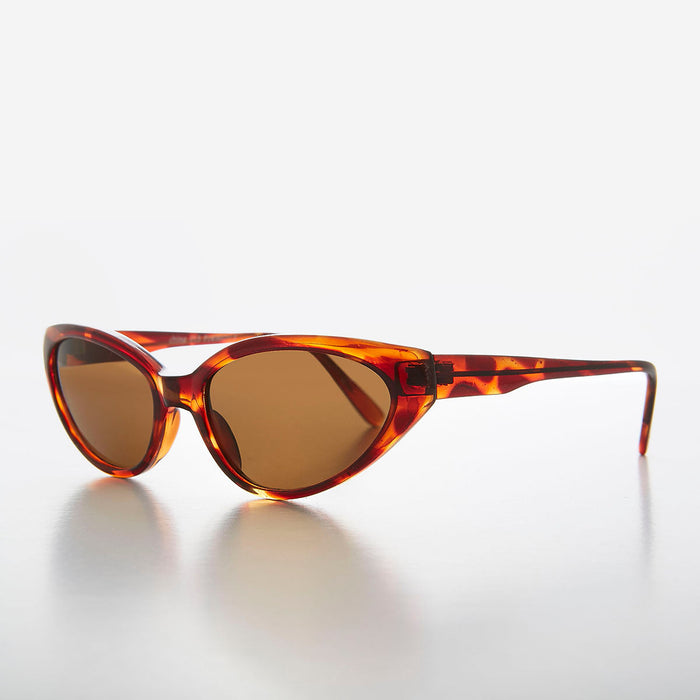 SUNGLASS MUSEUM Shallow Lens Extreme Cat Eye Sunglass - Alexa