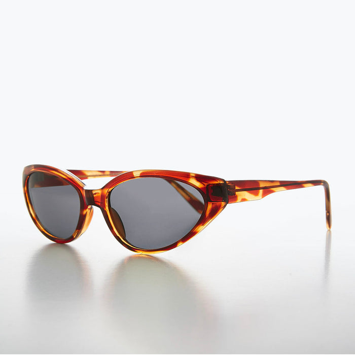 SUNGLASS MUSEUM Shallow Lens Extreme Cat Eye Sunglass - Alexa