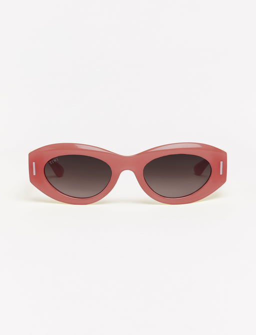 image of sunglasses model TIWI USA BRUNNA