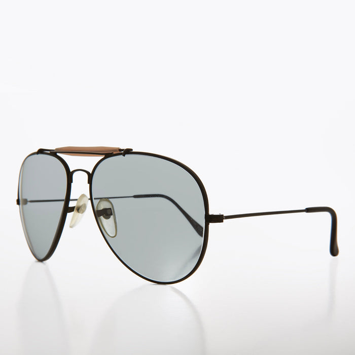 SUNGLASS MUSEUM Pilot Sunglasses with Transition Lenses - Bud