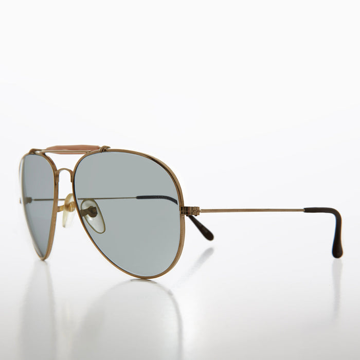 SUNGLASS MUSEUM Pilot Sunglasses with Transition Lenses - Bud