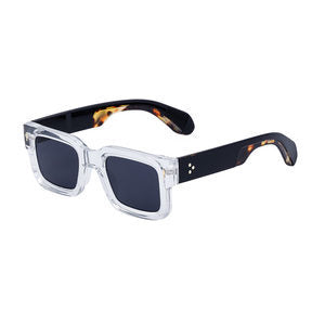 Fashionable boxy sunglasses for men with a simple frame that can be paired with nearsighted glasses