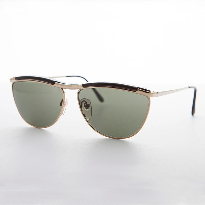 SUNGLASS MUSEUM Elegant Sunglass with Rare Brow Bar Design - Fletcher
