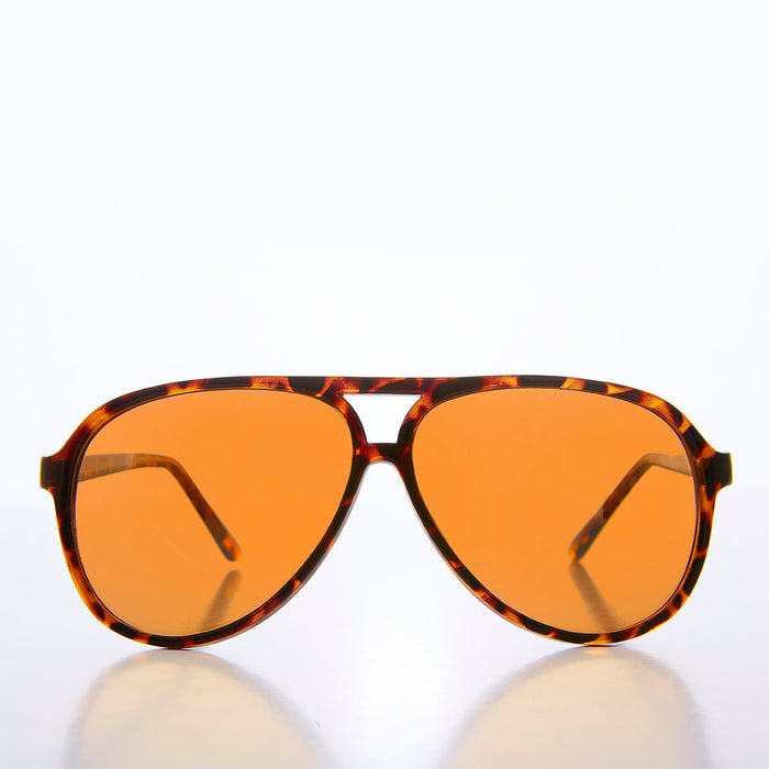 image of sunglasses model SUNGLASS MUSEUM Simple Amber Polarized Lens Aviator - Homer