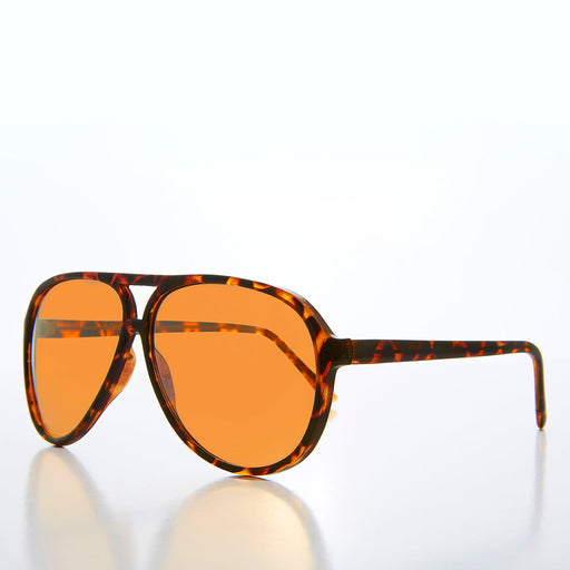 image of sunglasses model SUNGLASS MUSEUM Simple Amber Polarized Lens Aviator - Homer