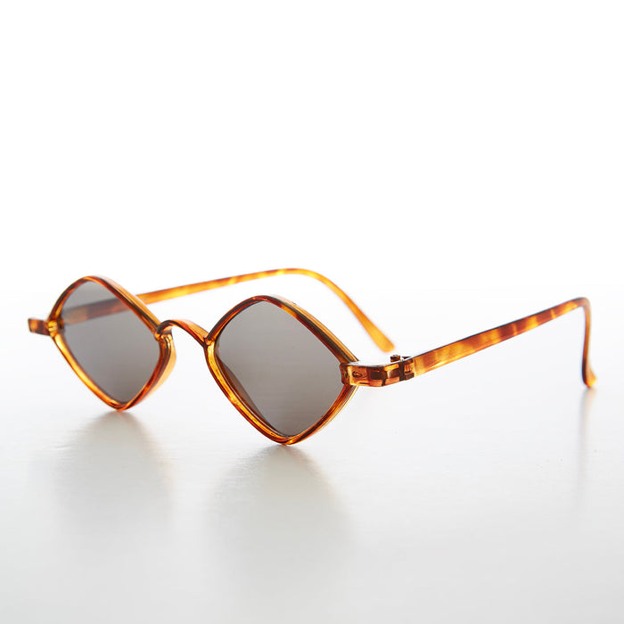 SUNGLASS MUSEUM Diamond Shape Vintage Sunglasses - Marvel