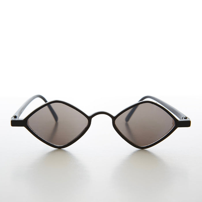 SUNGLASS MUSEUM Diamond Shape Vintage Sunglasses - Marvel