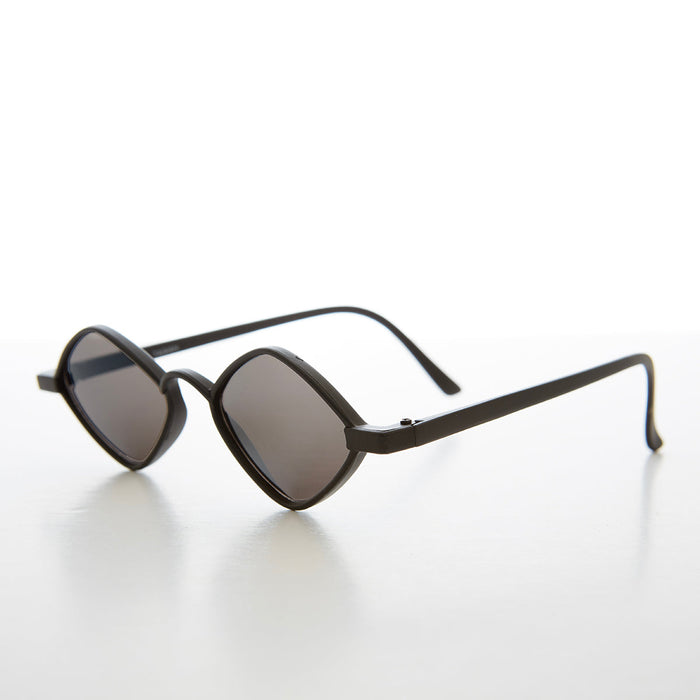 SUNGLASS MUSEUM Diamond Shape Vintage Sunglasses - Marvel