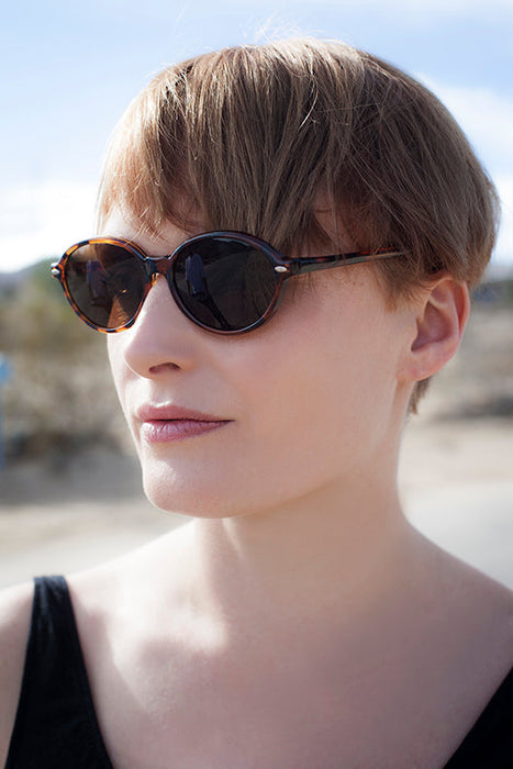 SUNGLASS MUSEUM Women's Large Oval Glamour Vintage Sunglass - Alma