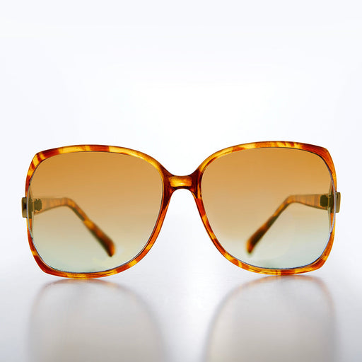 image of sunglasses model SUNGLASS MUSEUM Oversized Women's Vintage Sunglasses - Jennie