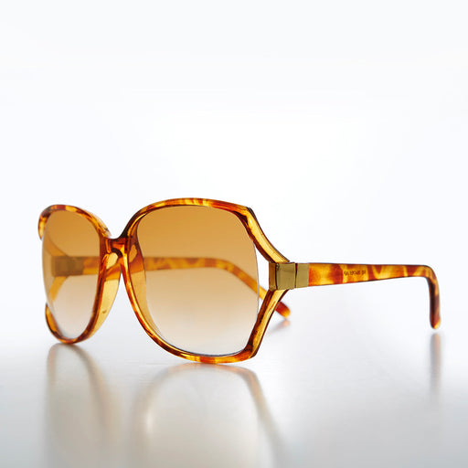 image of sunglasses model SUNGLASS MUSEUM Oversized Women's Vintage Sunglasses - Jennie