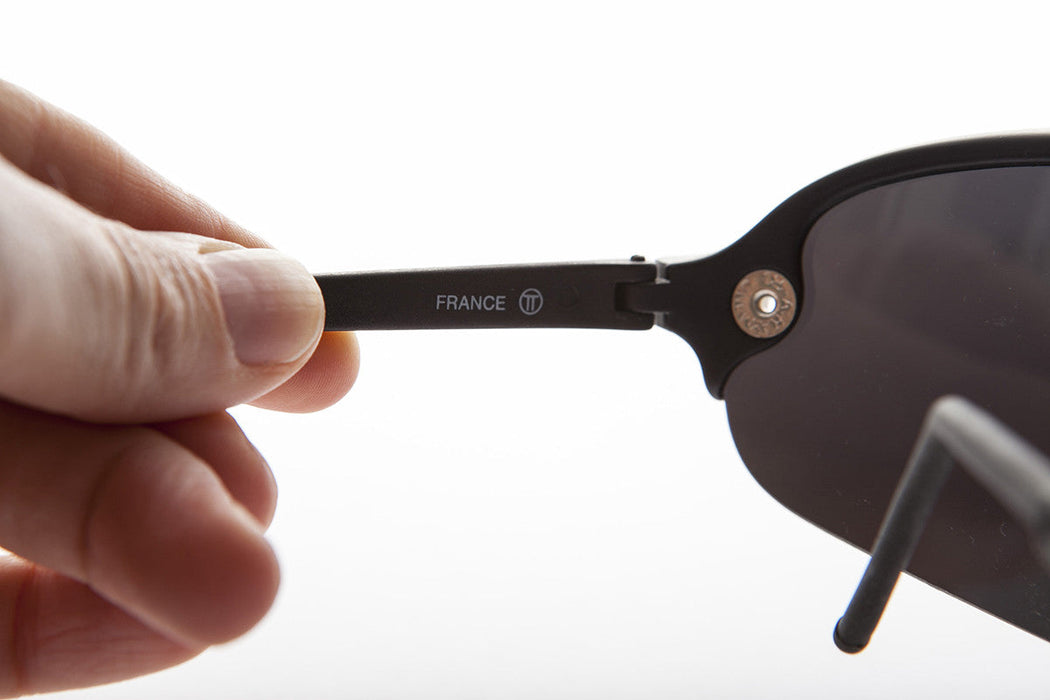 SUNGLASS MUSEUM Mirror Wraparound Lens 80s Futuristic Sunglasses - Renoir