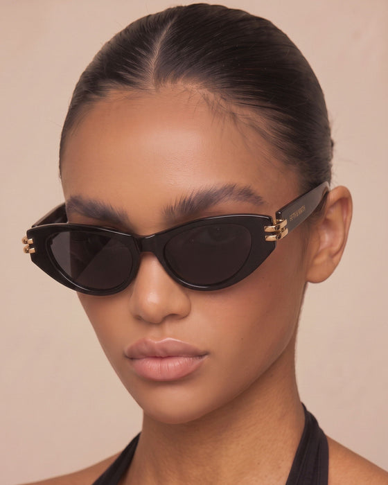 FIFTH AND NINTH Sunglasses STORY