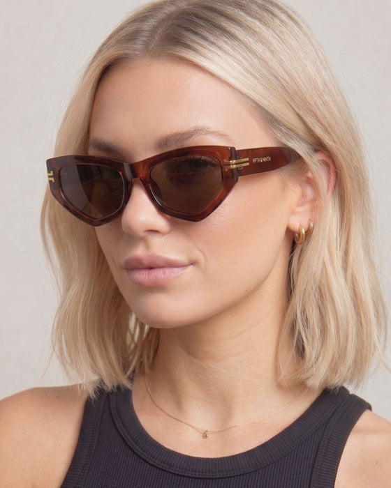 FIFTH AND NINTH Sunglasses WREN
